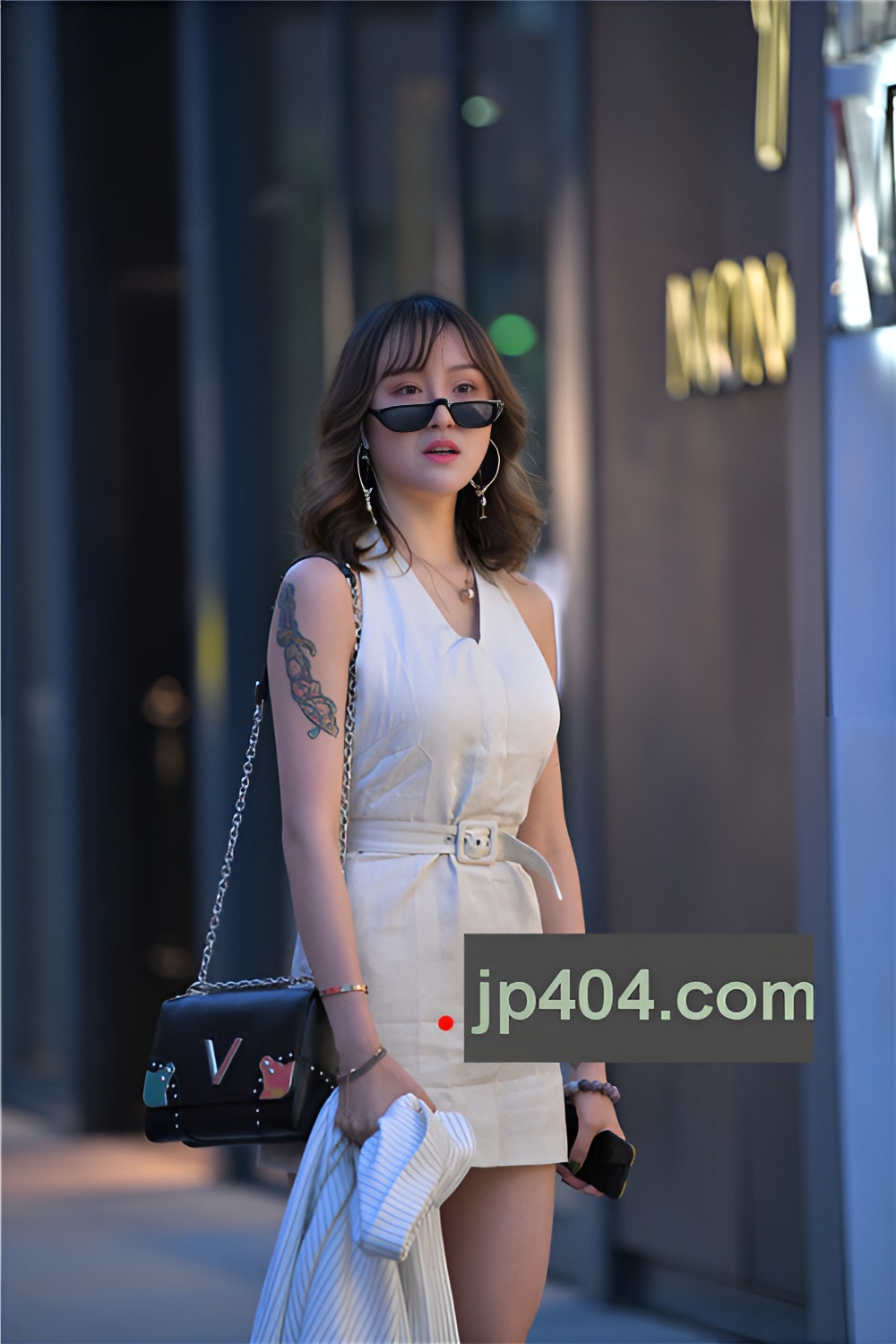 漂亮的露背装小姐姐(43P)[1.23G/JPG]