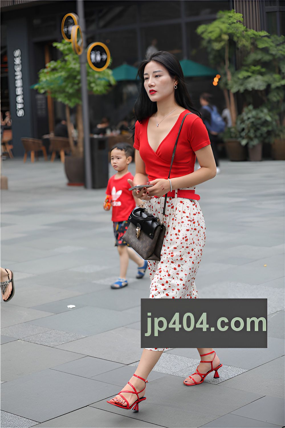 漂亮的红衣长裙小姐姐(39P)[337M/JPG]