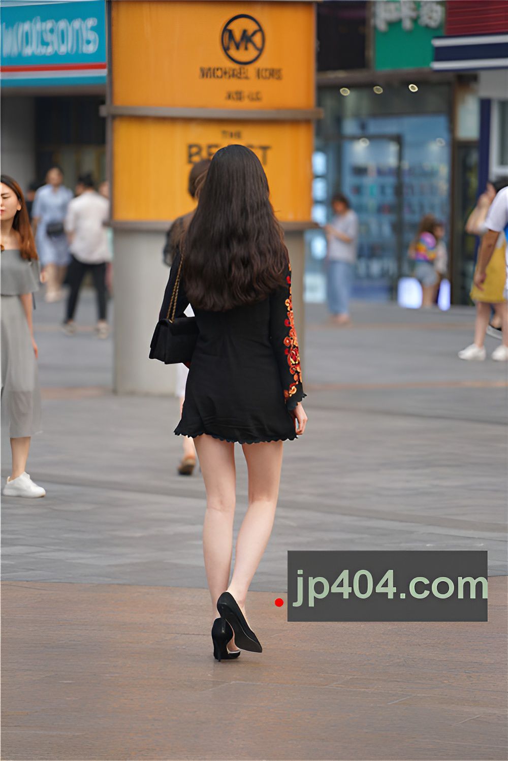 黑色连体裙妹子(14P)[133M/JPG]