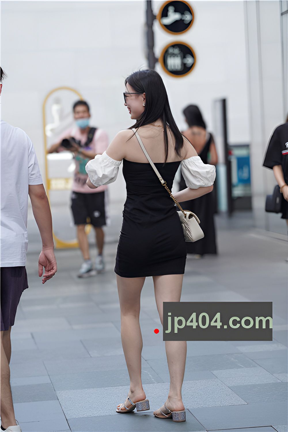 戴墨镜的小姐姐(83P)[963M/JPG]