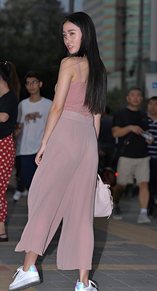 漂亮的小姐姐(26P)[813M/JPG]