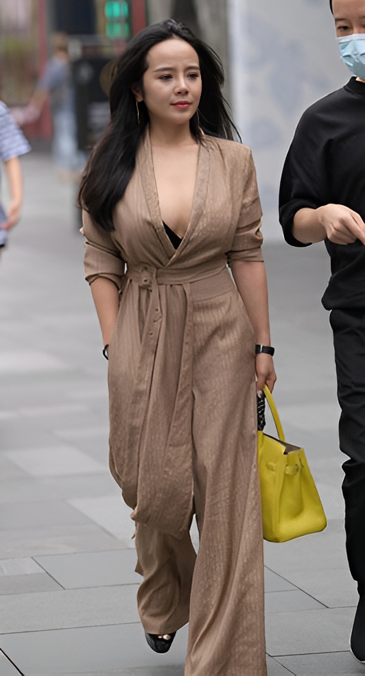 深V妹子(75P)[1.61G/JPG]