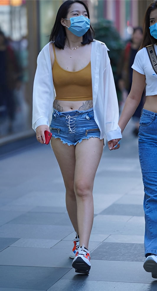 肚子上有纹身的吊带小姐姐(82P)[1.24G/JPG]