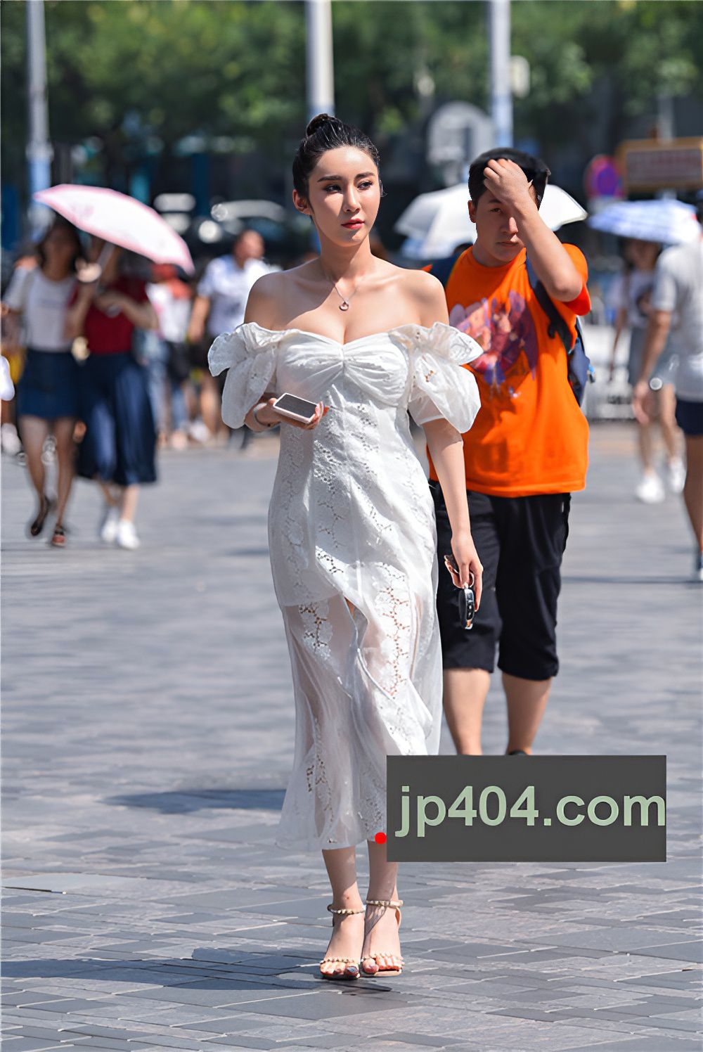 漂亮的白色长裙美女(38P)[767M/JPG]