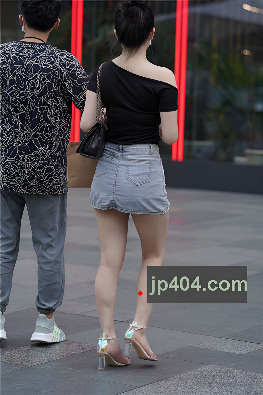 牛仔裙美女(59P)[469M/JPG]