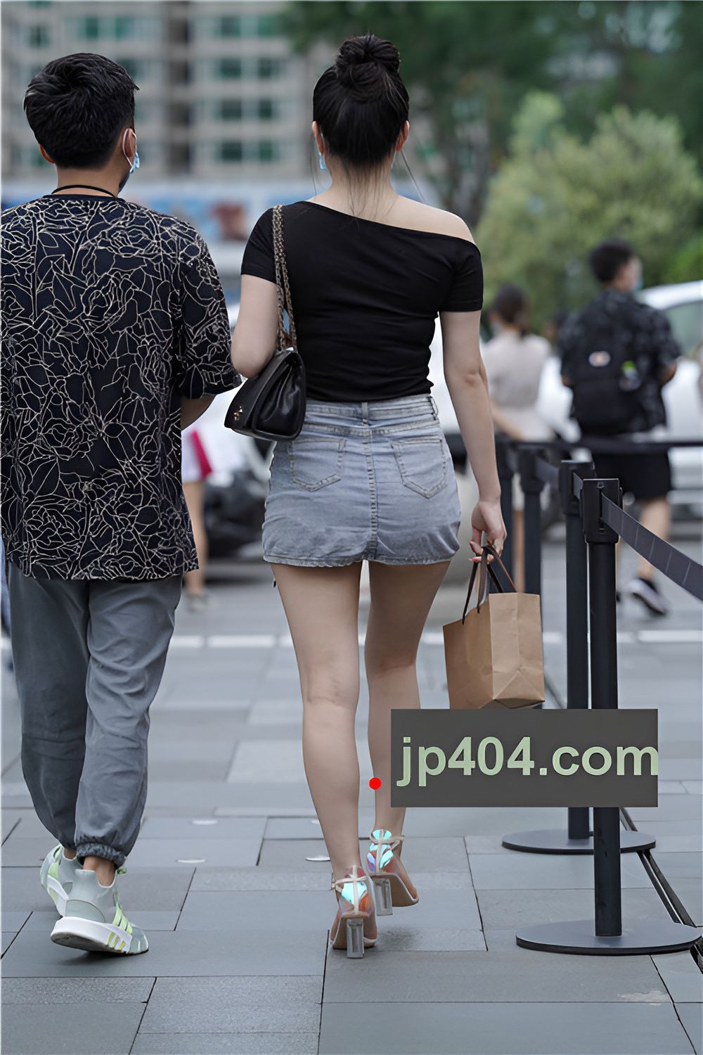 牛仔裙美女(59P)[469M/JPG]