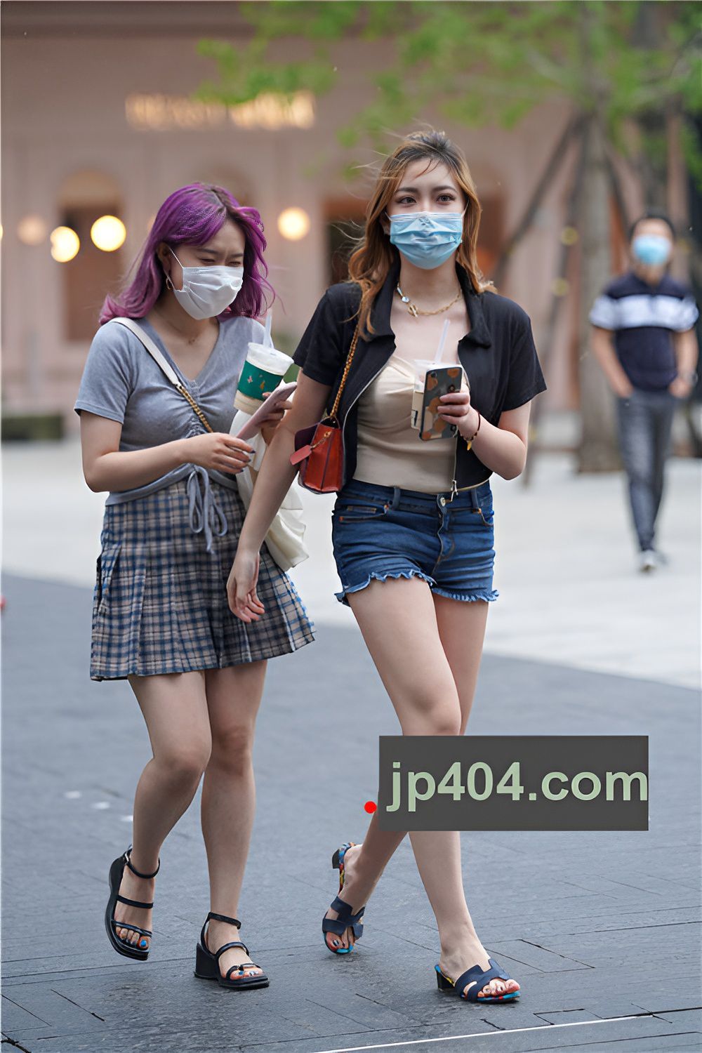 漂亮的热裤美女(78P)[900M/JPG]