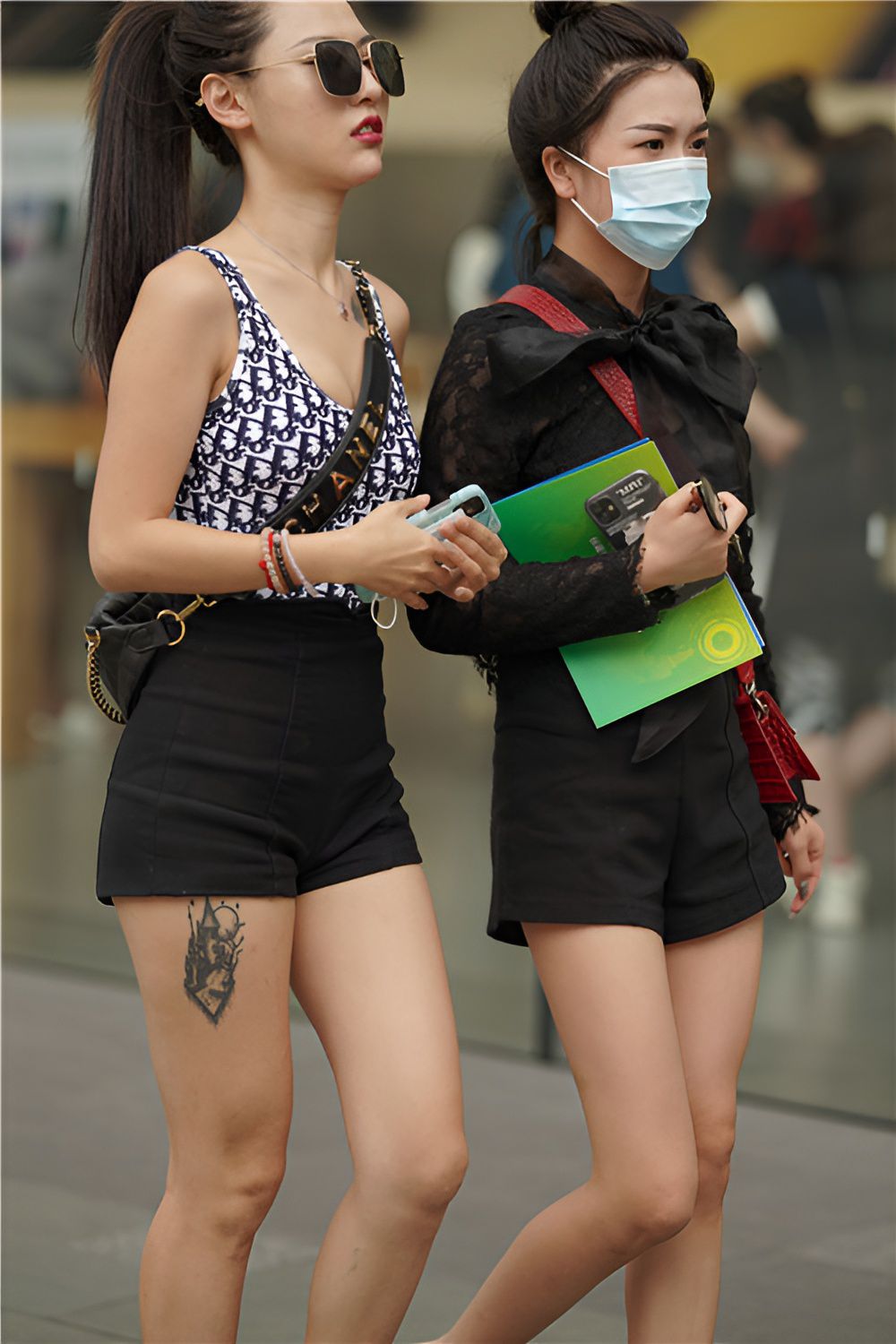 戴墨镜的女孩(69P)[805M/JPG]