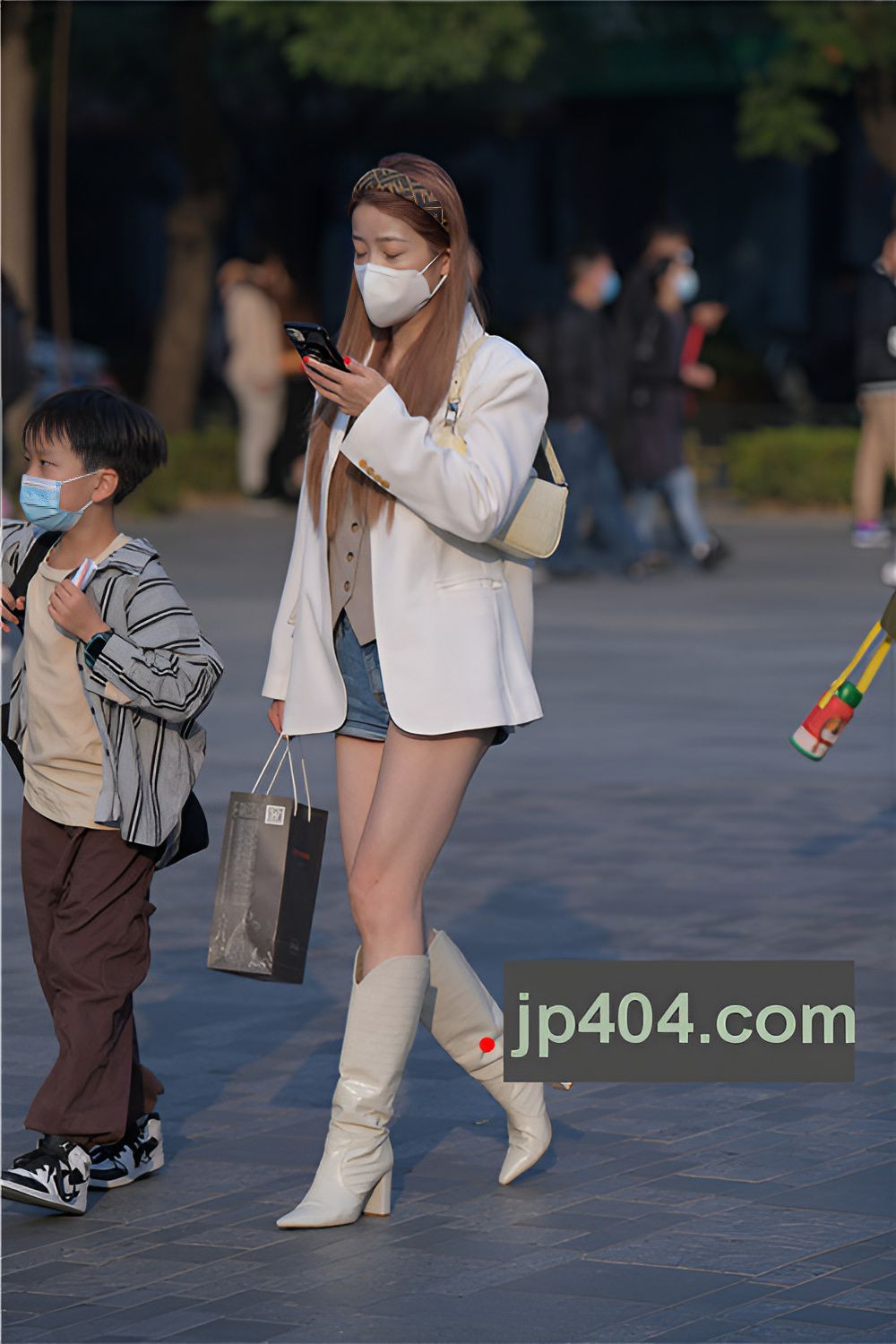 玩手机的妹子(146P)[3.15G/JPG]