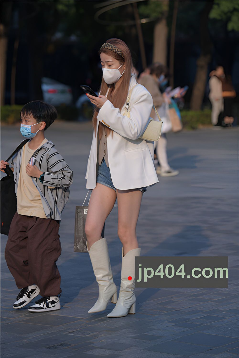 玩手机的妹子(146P)[3.15G/JPG]