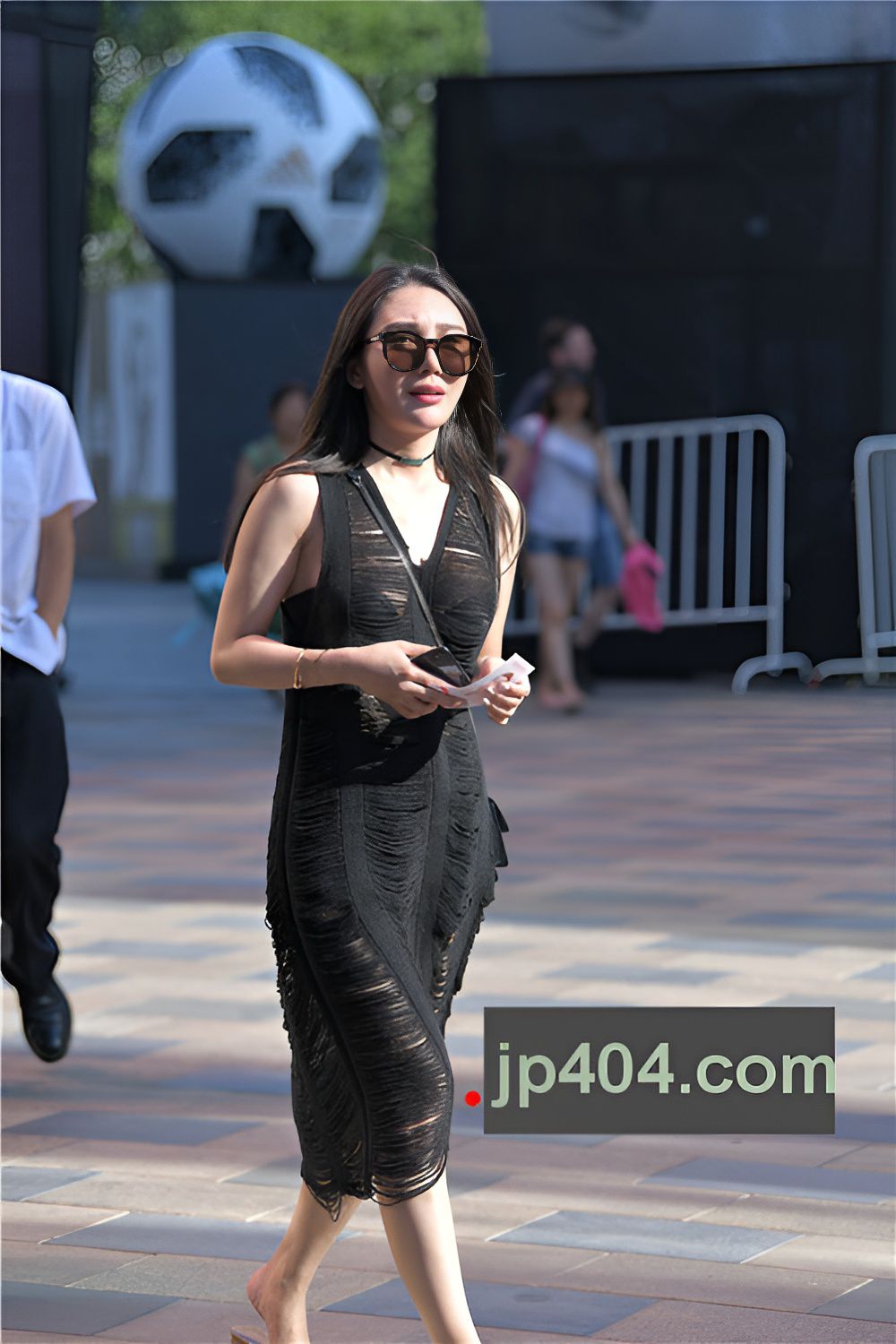 戴着墨镜的妹子(28P)[369M/JPG]