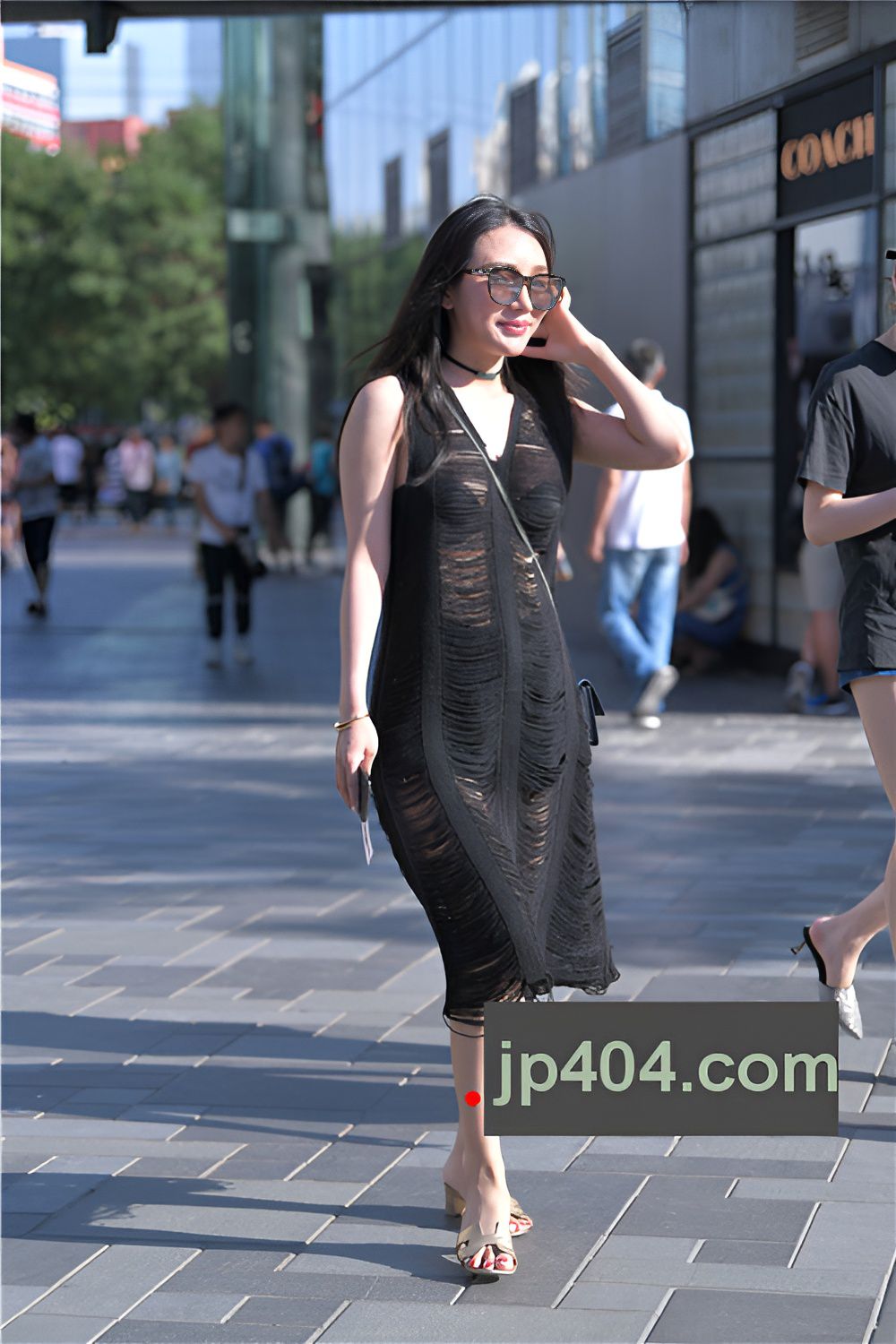 戴着墨镜的妹子(28P)[369M/JPG]