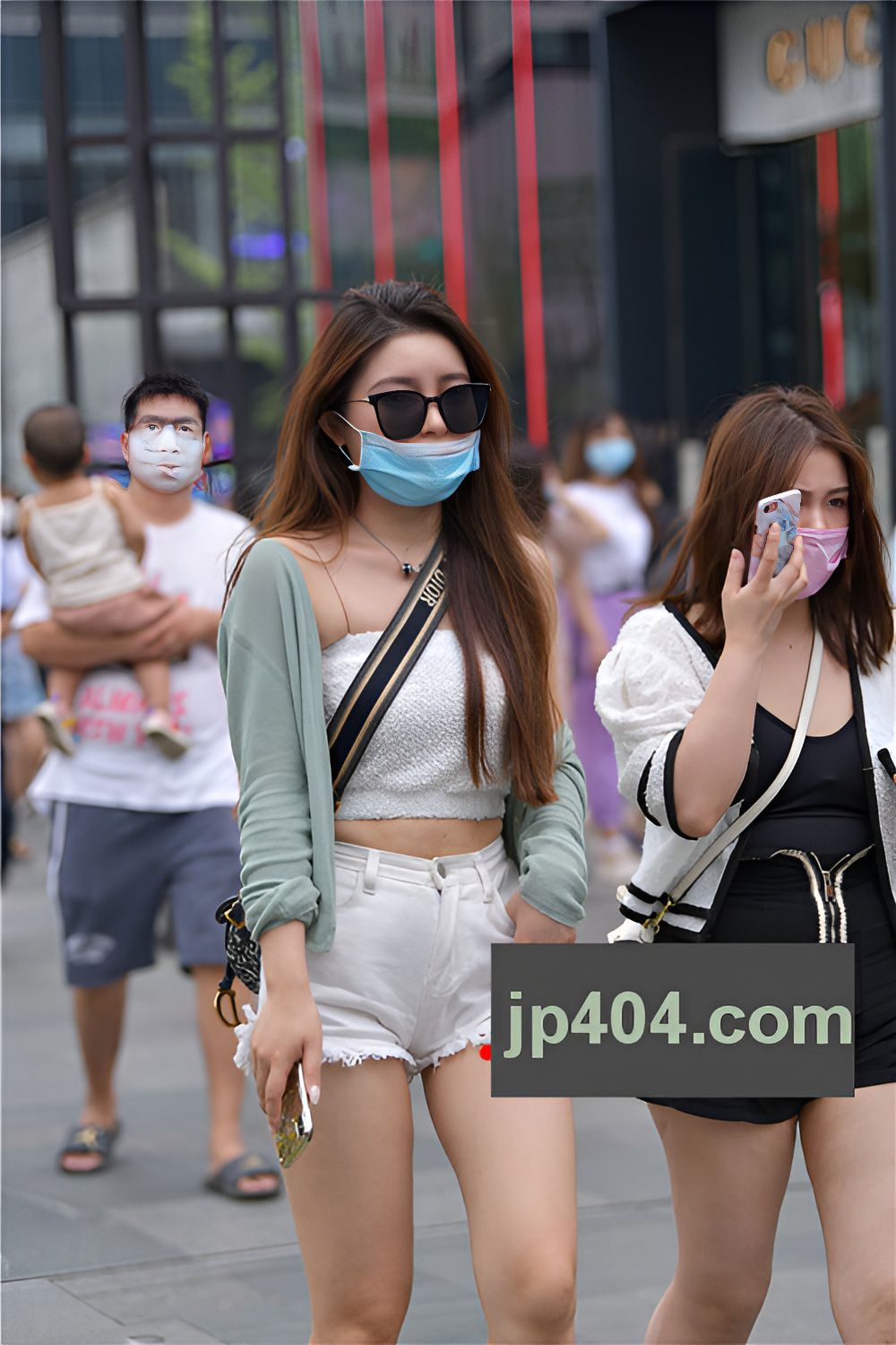 白色热裤墨镜小姐姐(44P)[981M/JPG]