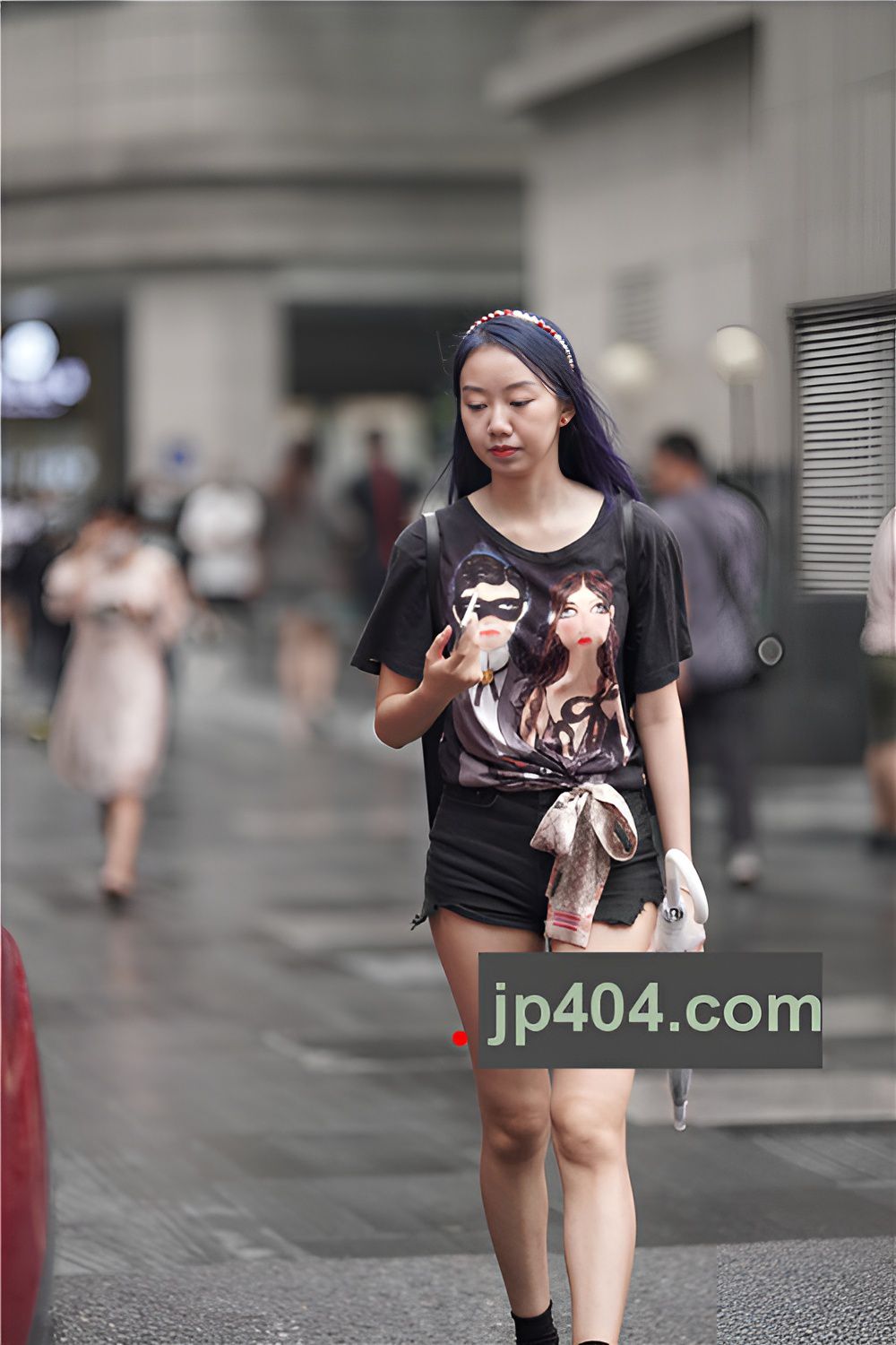 黑色热裤妹子(53P)[590M/JPG]