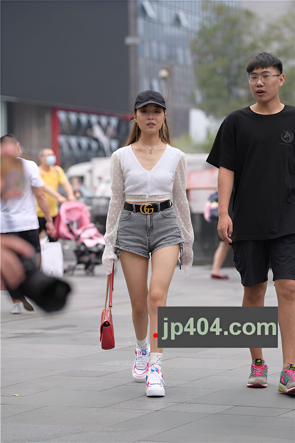 戴着鸭舌帽的小妹(45P)[989M/JPG]