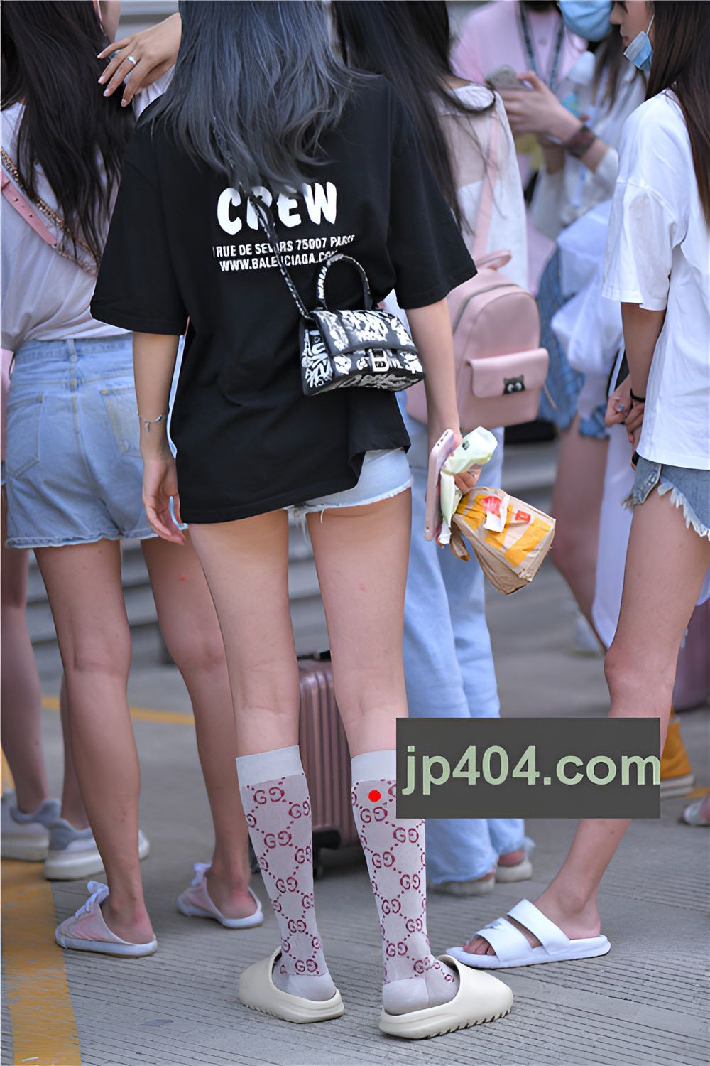 穿着拖鞋的漂亮妹子(83P)[1.9G/JPG]