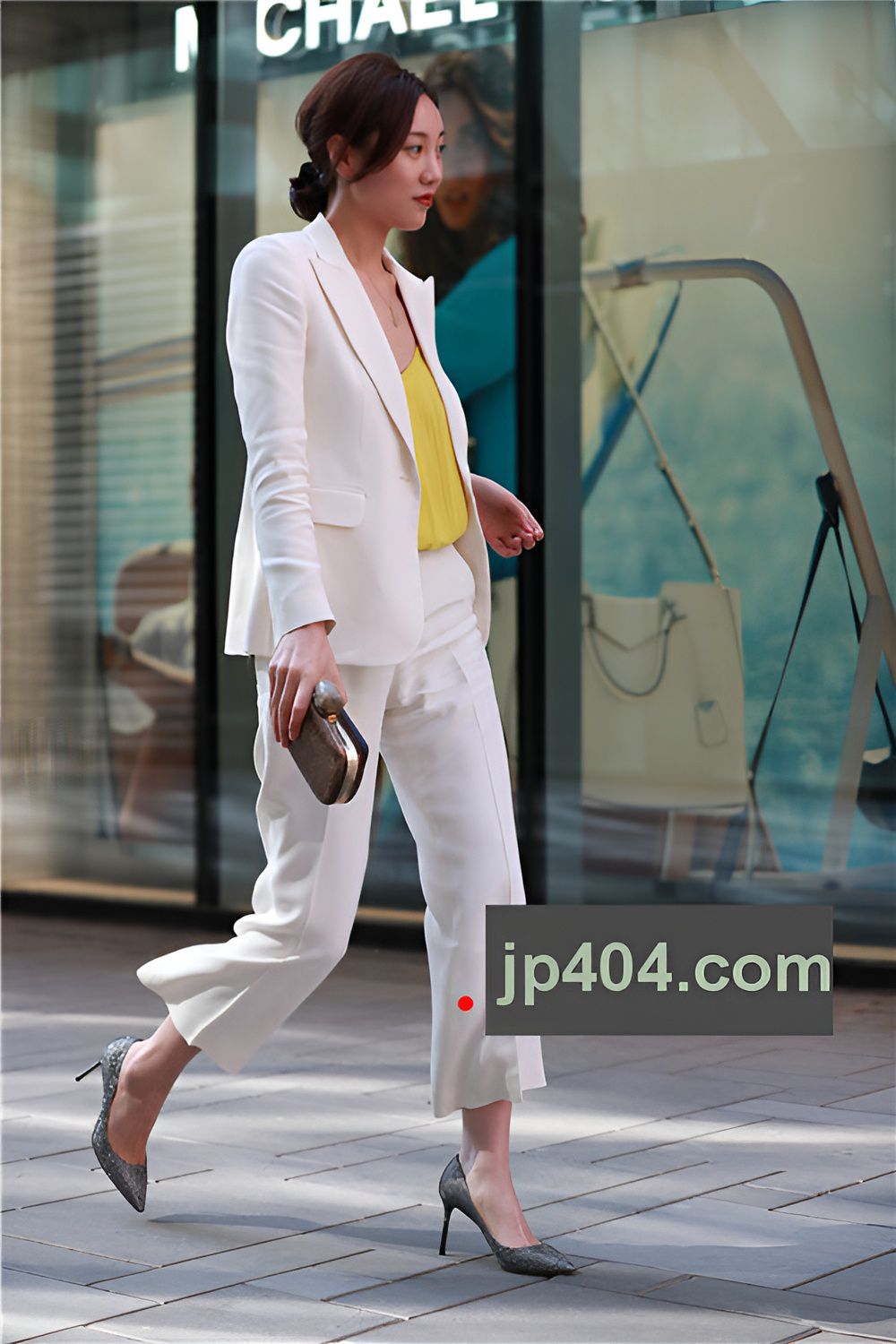 漂亮的职业休闲装美女(19P)[176M/JPG]