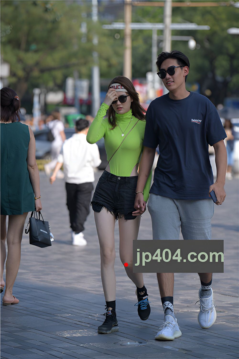 漂亮的气质美女(41P)[978M/JPG]