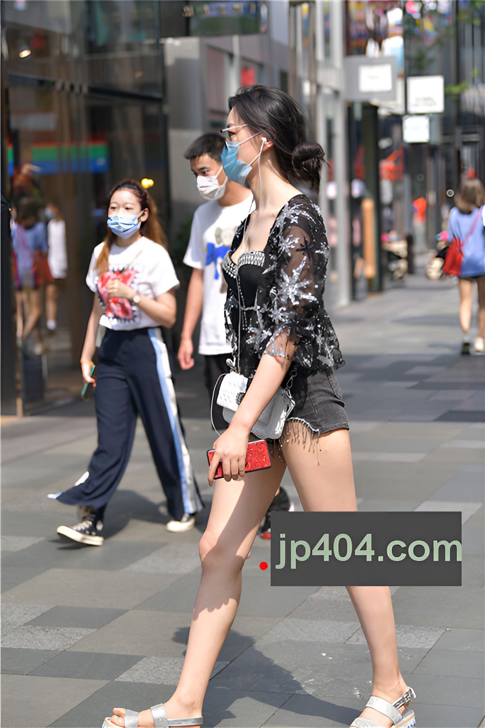 戴着黑色墨镜的小姐姐(108P)[2.37G/JPG]