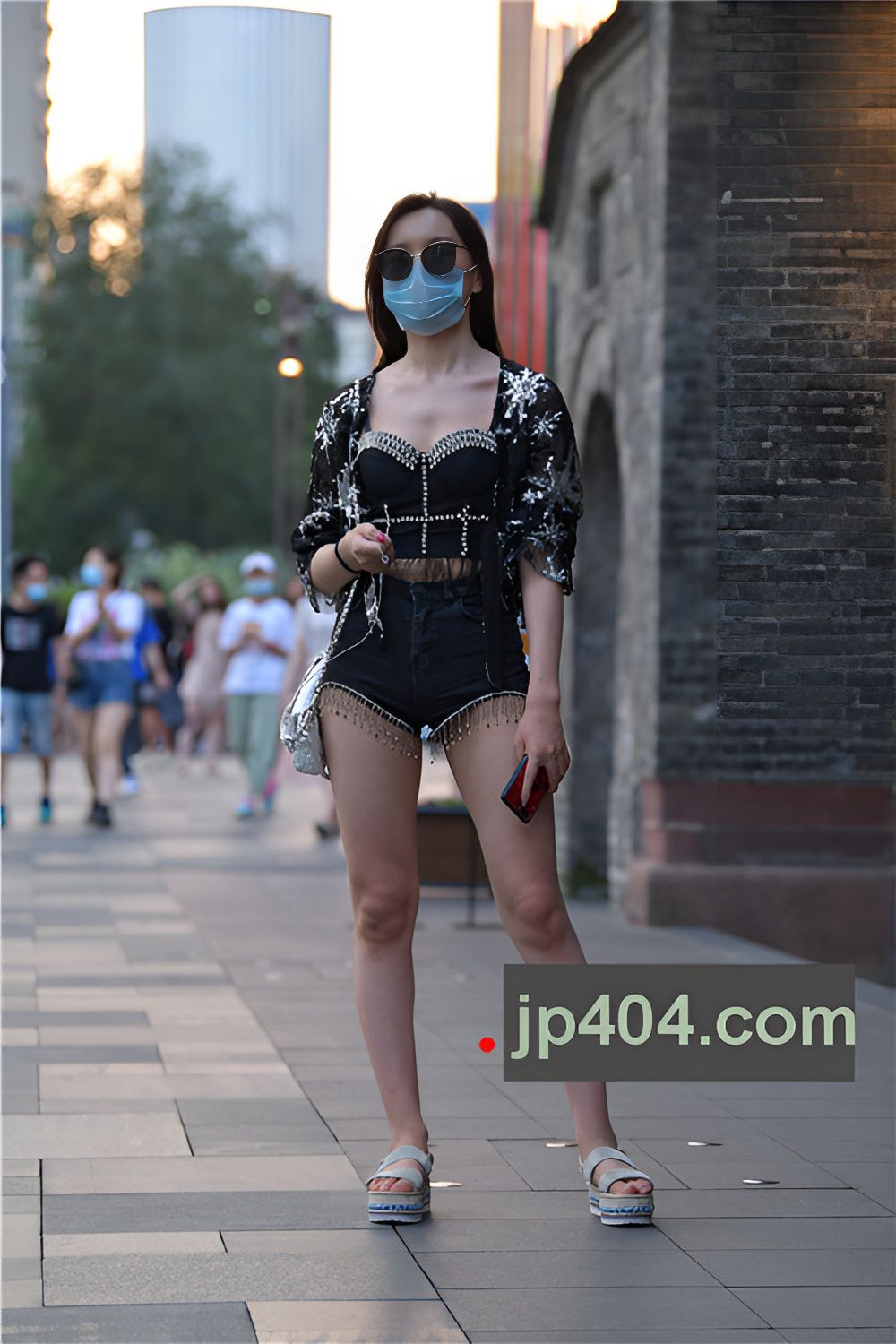 戴着黑色墨镜的小姐姐(108P)[2.37G/JPG]