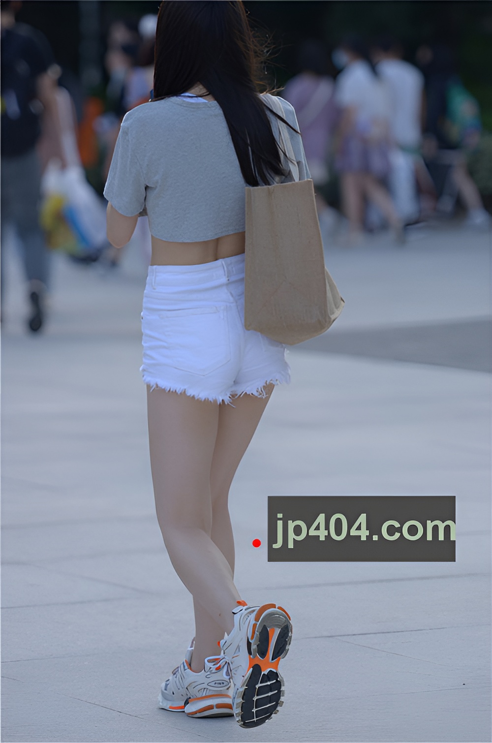 白色热裤露腰美女(27P)[143M/JPG]