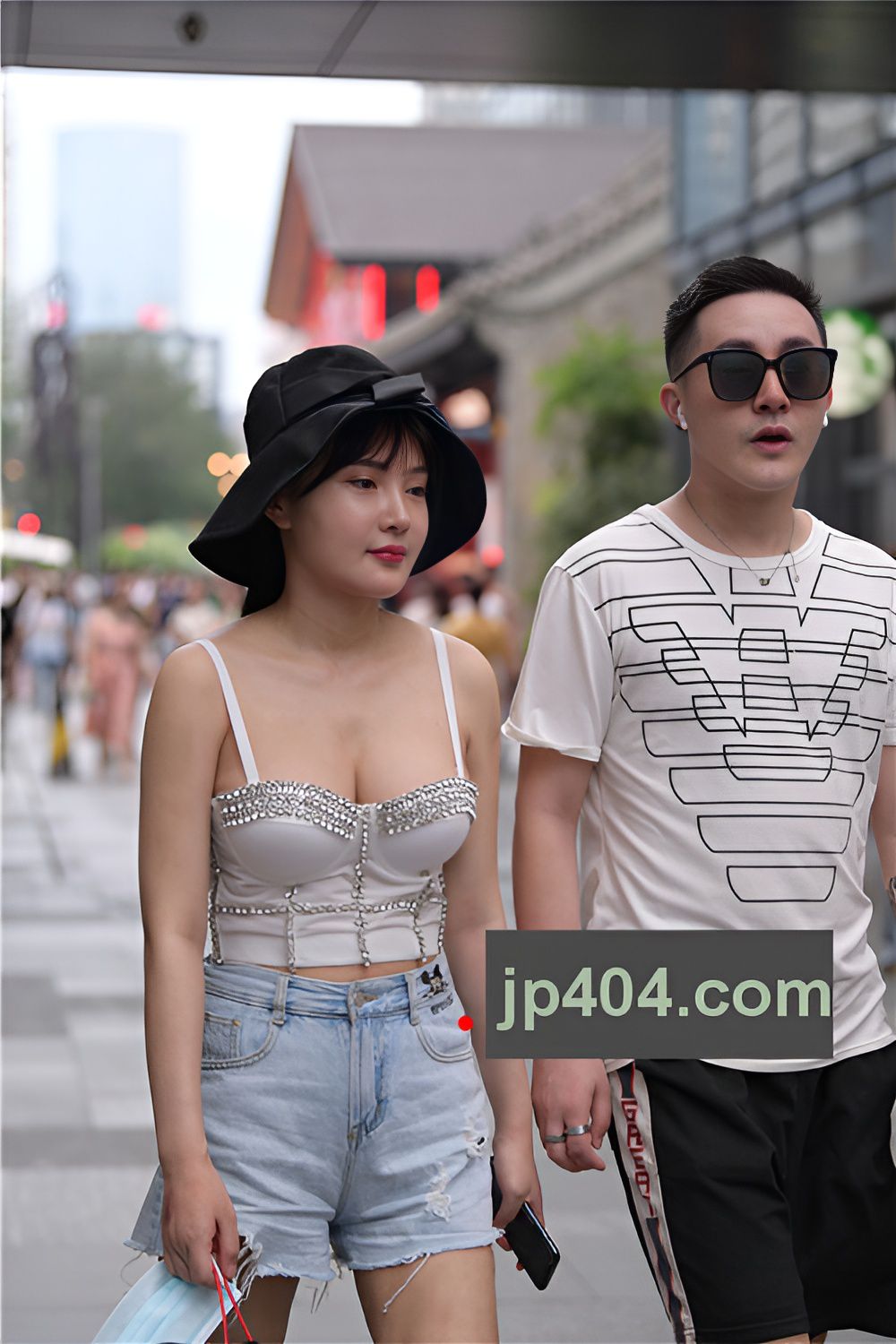 漂亮的吊带妹子(57P)[1.35G/JPG]