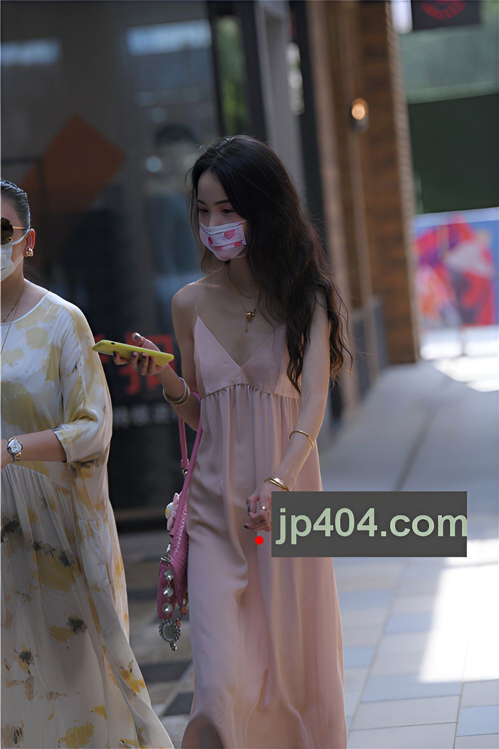 吊带长裙美女(45P)[1.08G/JPG]