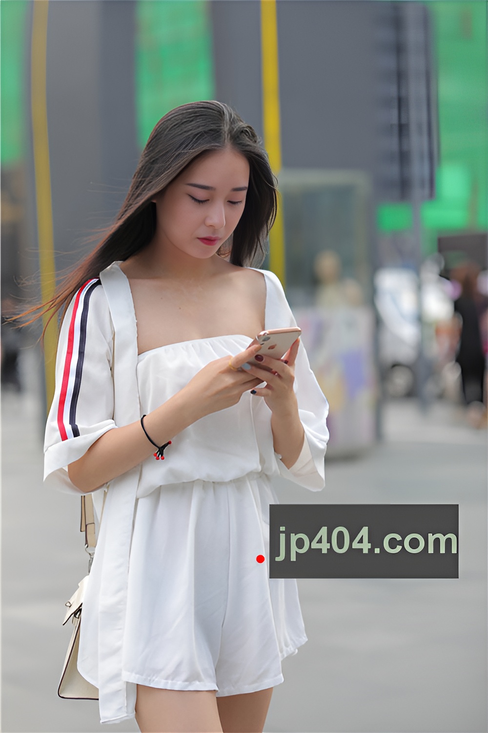 漂亮的一字抹胸装小姐姐(41P)[316M/JPG]