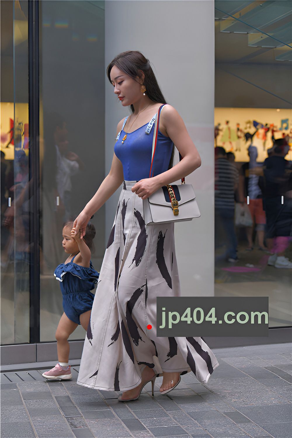 长发美妇(26P)[334M/JPG]