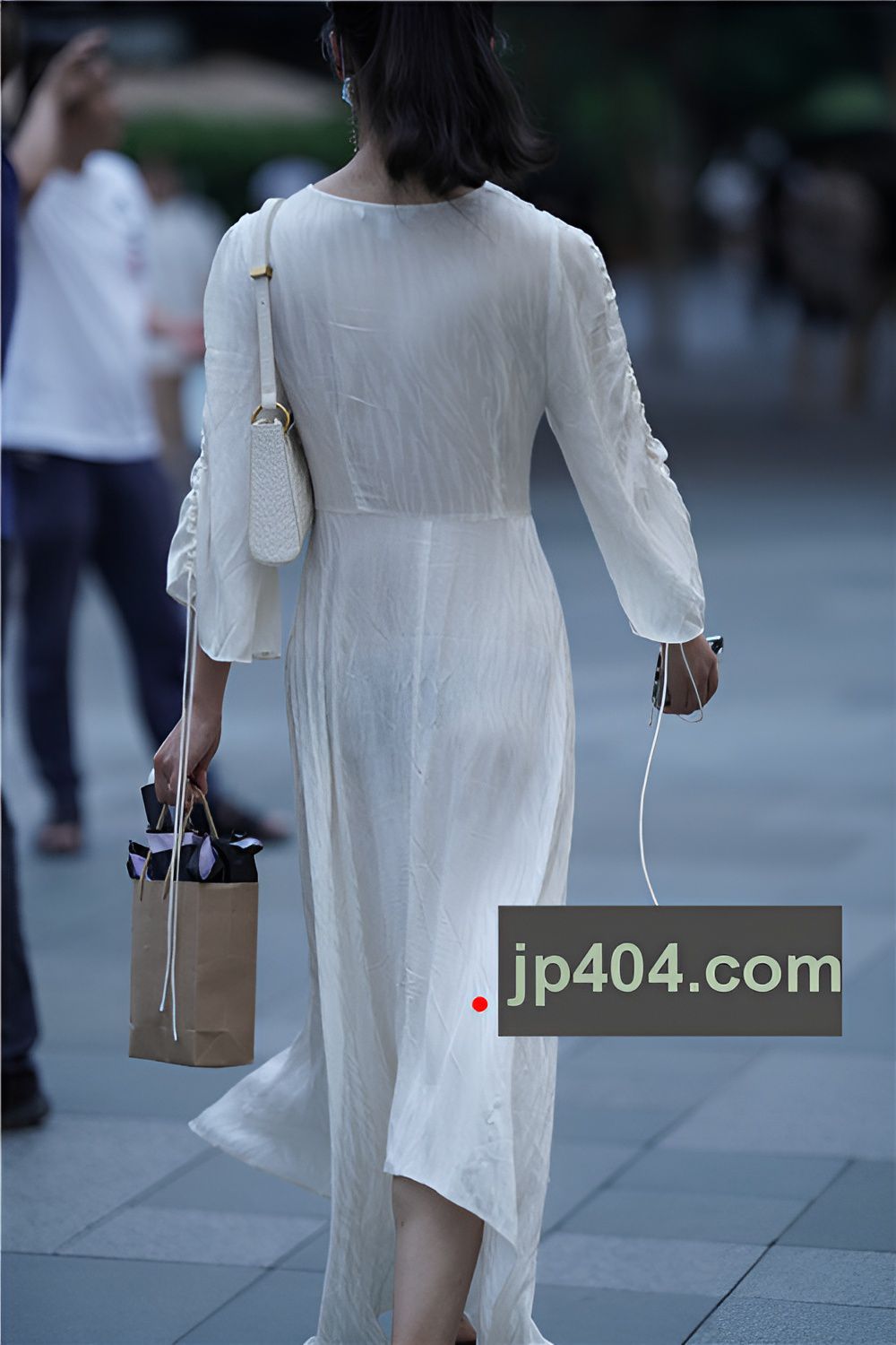 白裙V领小姐姐(27P)[327M/JPG]