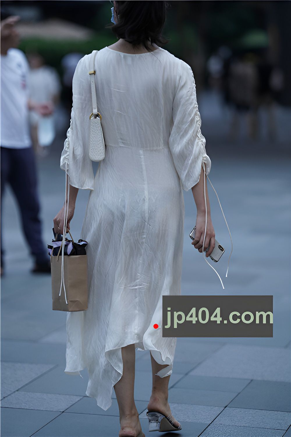 白裙V领小姐姐(27P)[327M/JPG]