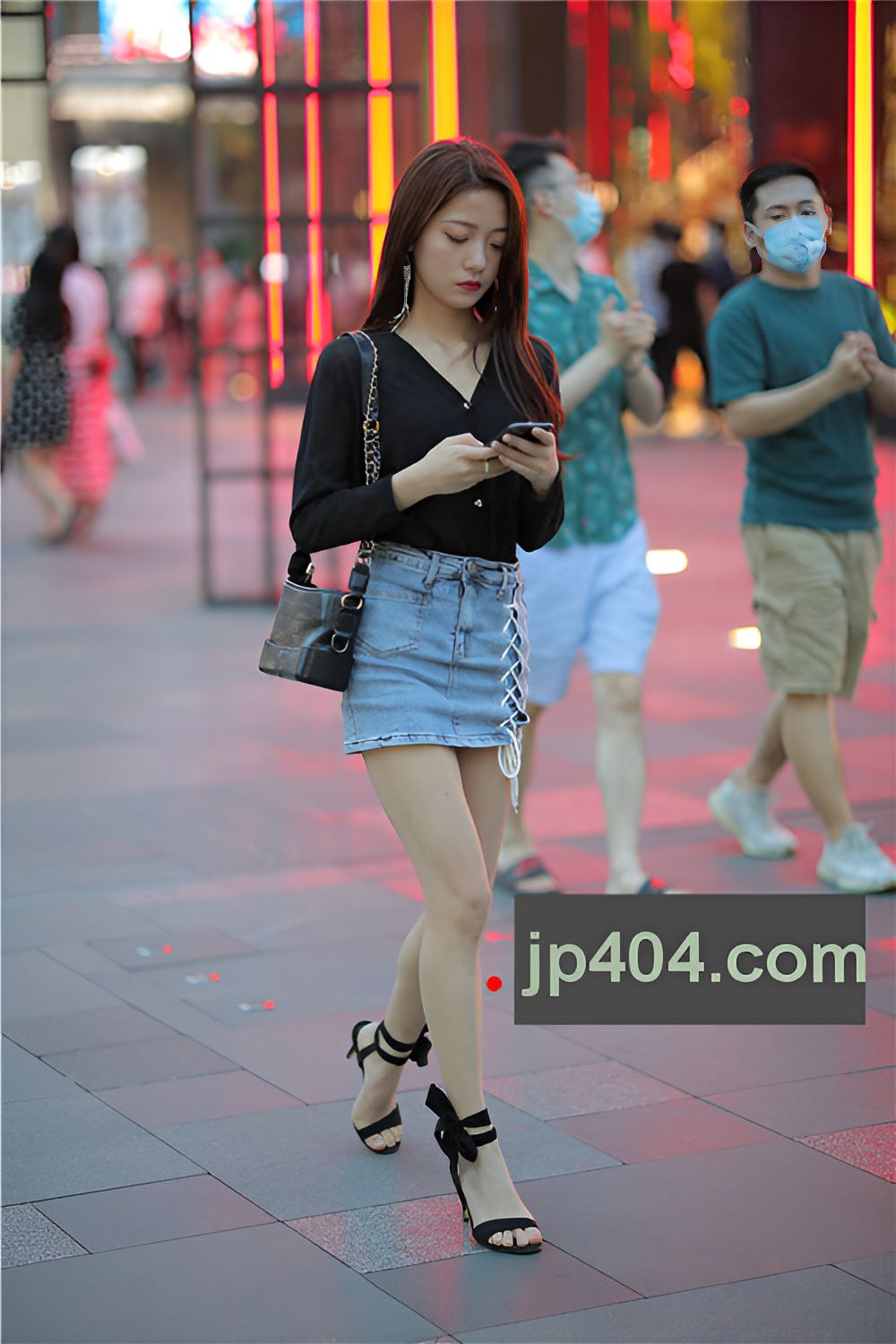 漂亮的牛仔裙小姐姐(31P)[300M/JPG]