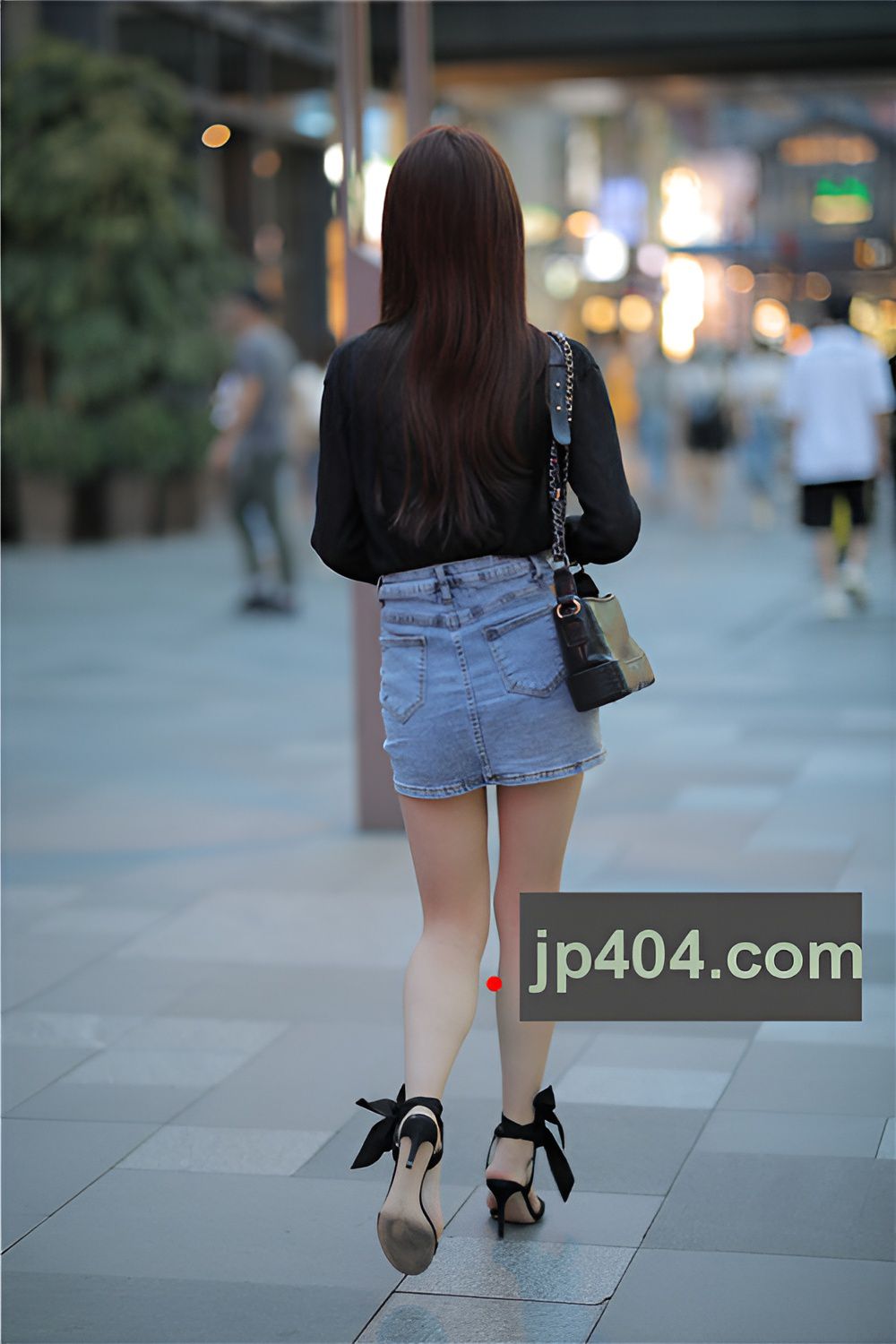 漂亮的牛仔裙小姐姐(31P)[300M/JPG]