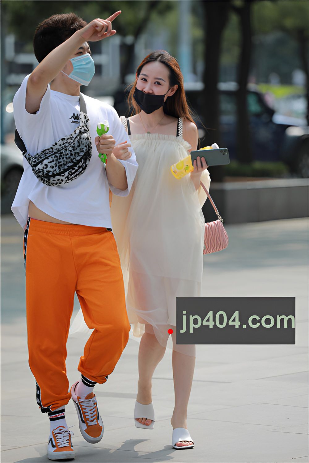 白色长裙MM(89P)[1.03G/JPG]