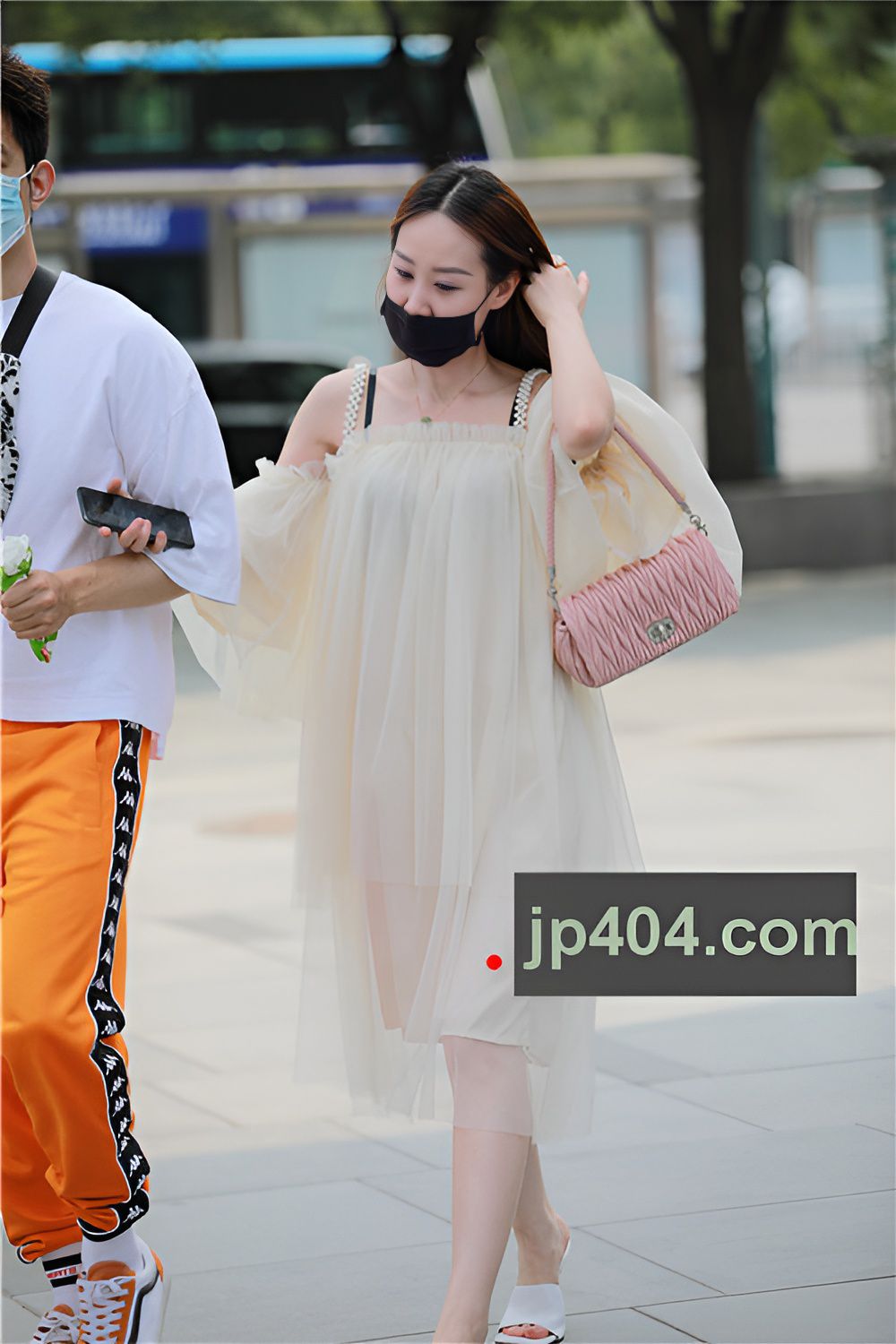 白色长裙MM(89P)[1.03G/JPG]