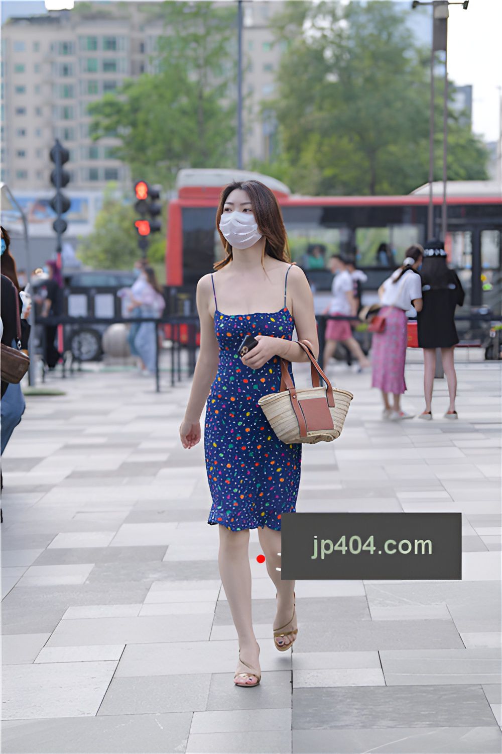 白嫩吊带MM(66P)[1.07G/JPG]