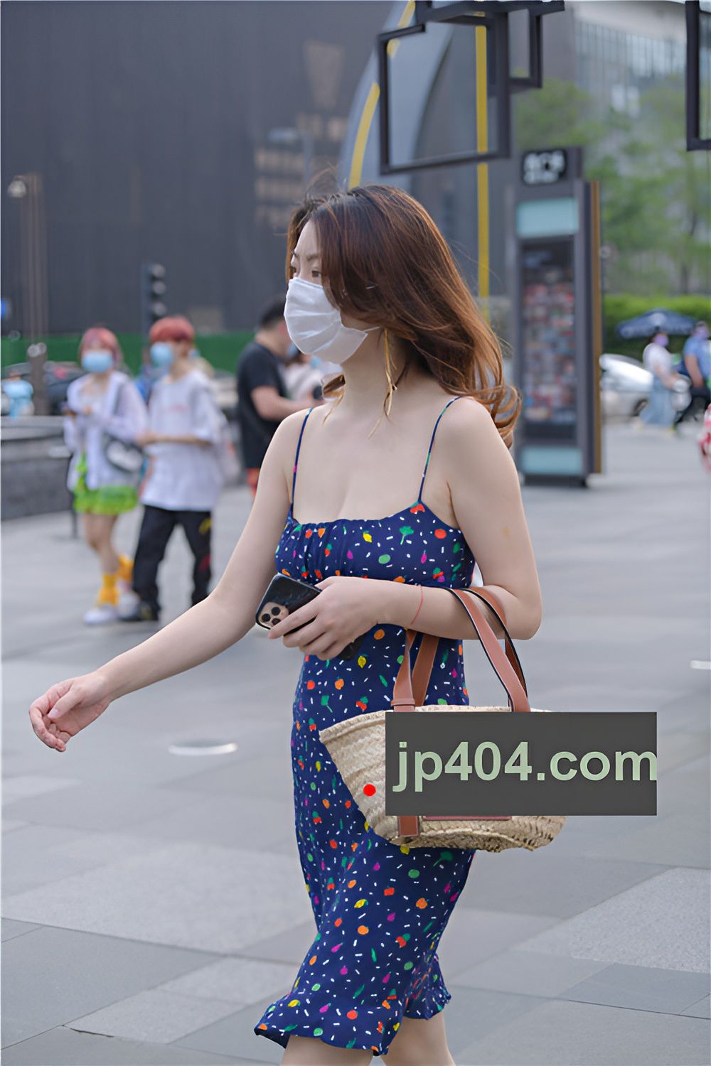 白嫩吊带MM(66P)[1.07G/JPG]