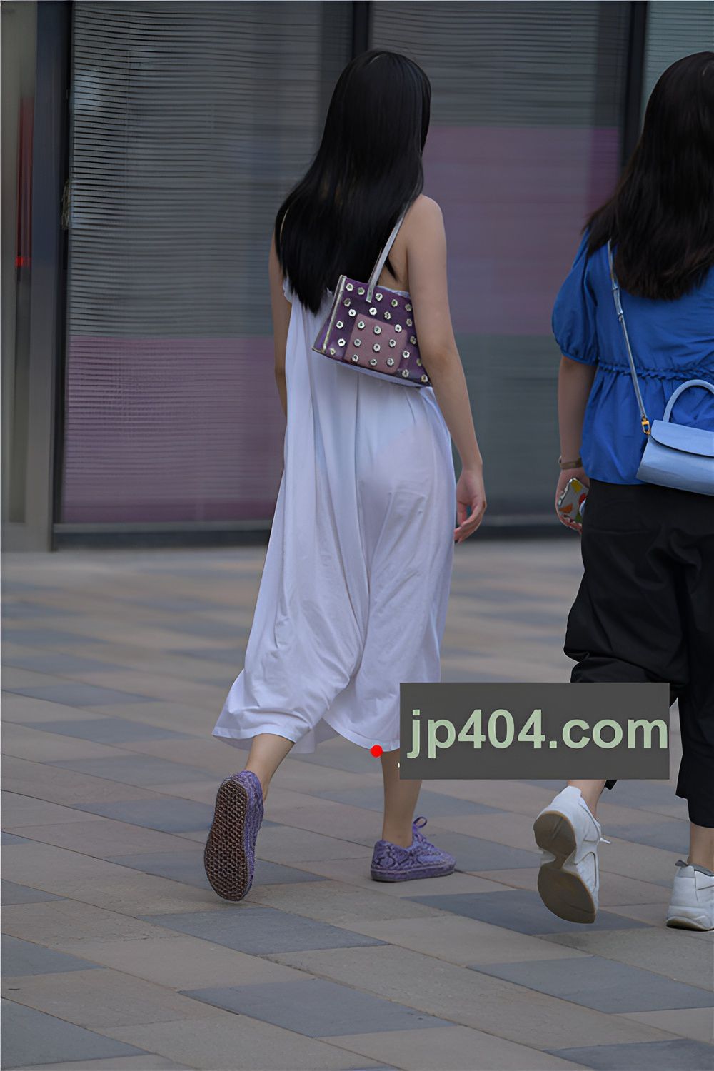 吊带白色长裙妹子(53P)[1.06G/JPG]