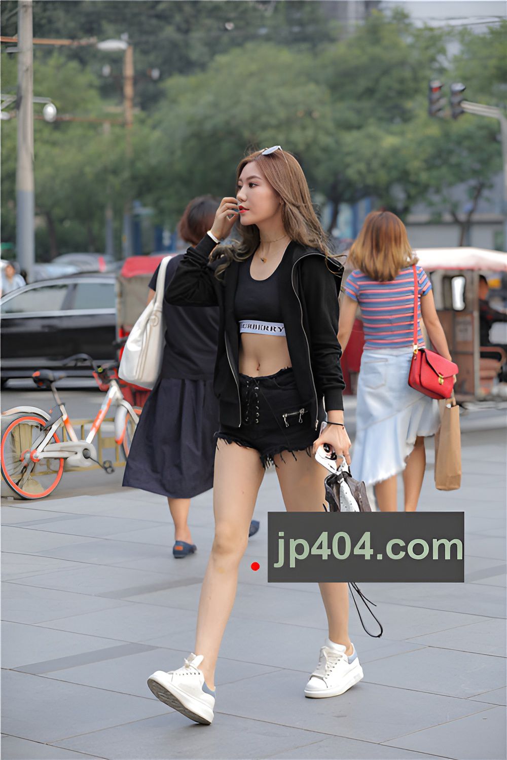 漂亮的气质美女(33P)[243M/JPG]