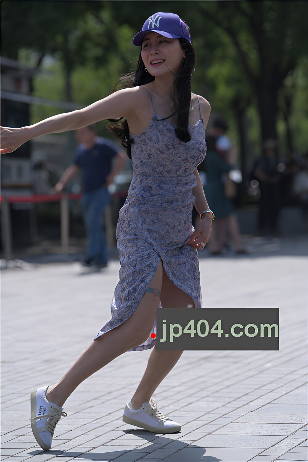 吊带长裙小姐姐(86P)[1.66G/JPG]