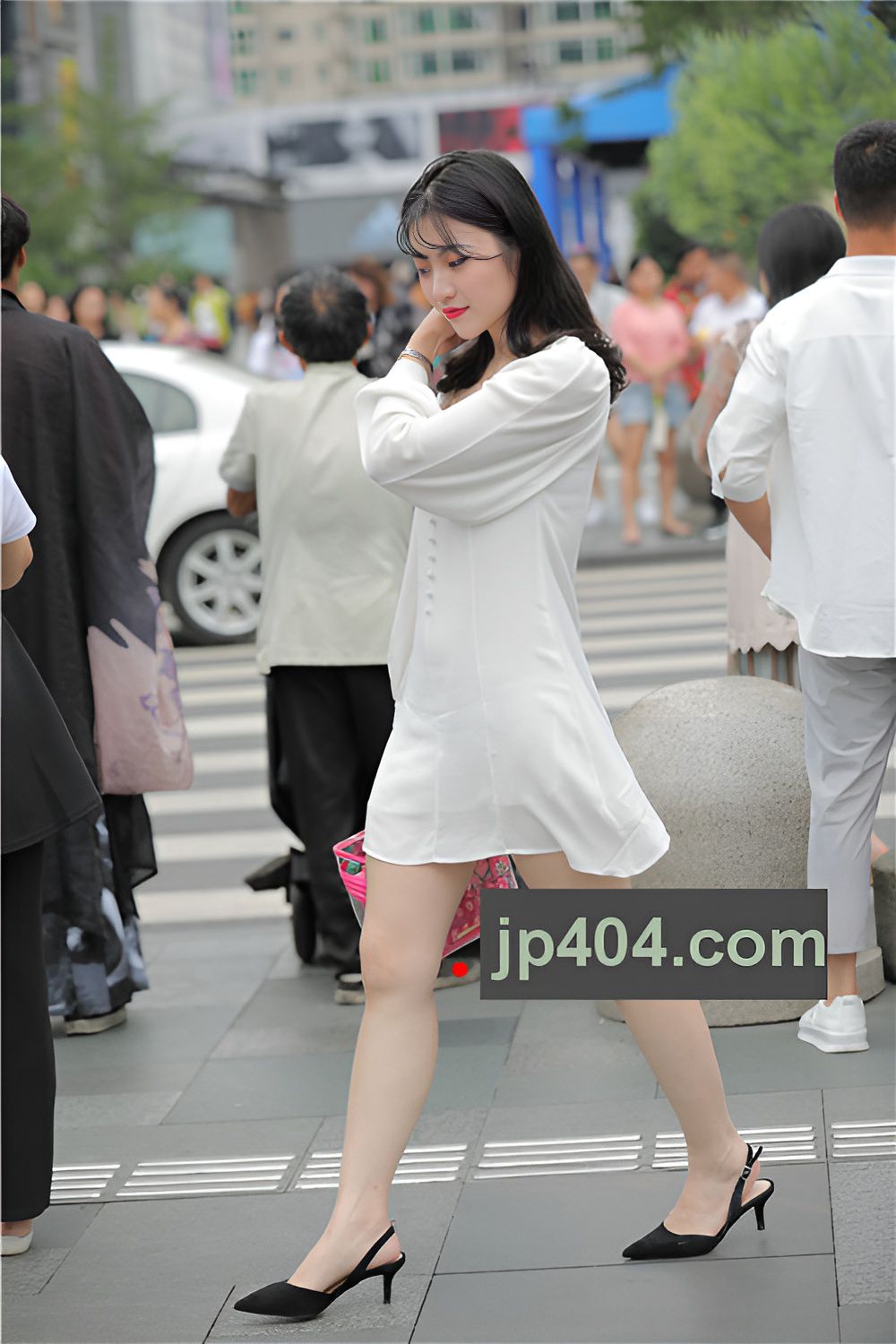 白色连衣裙美女(56P)[430M/JPG]