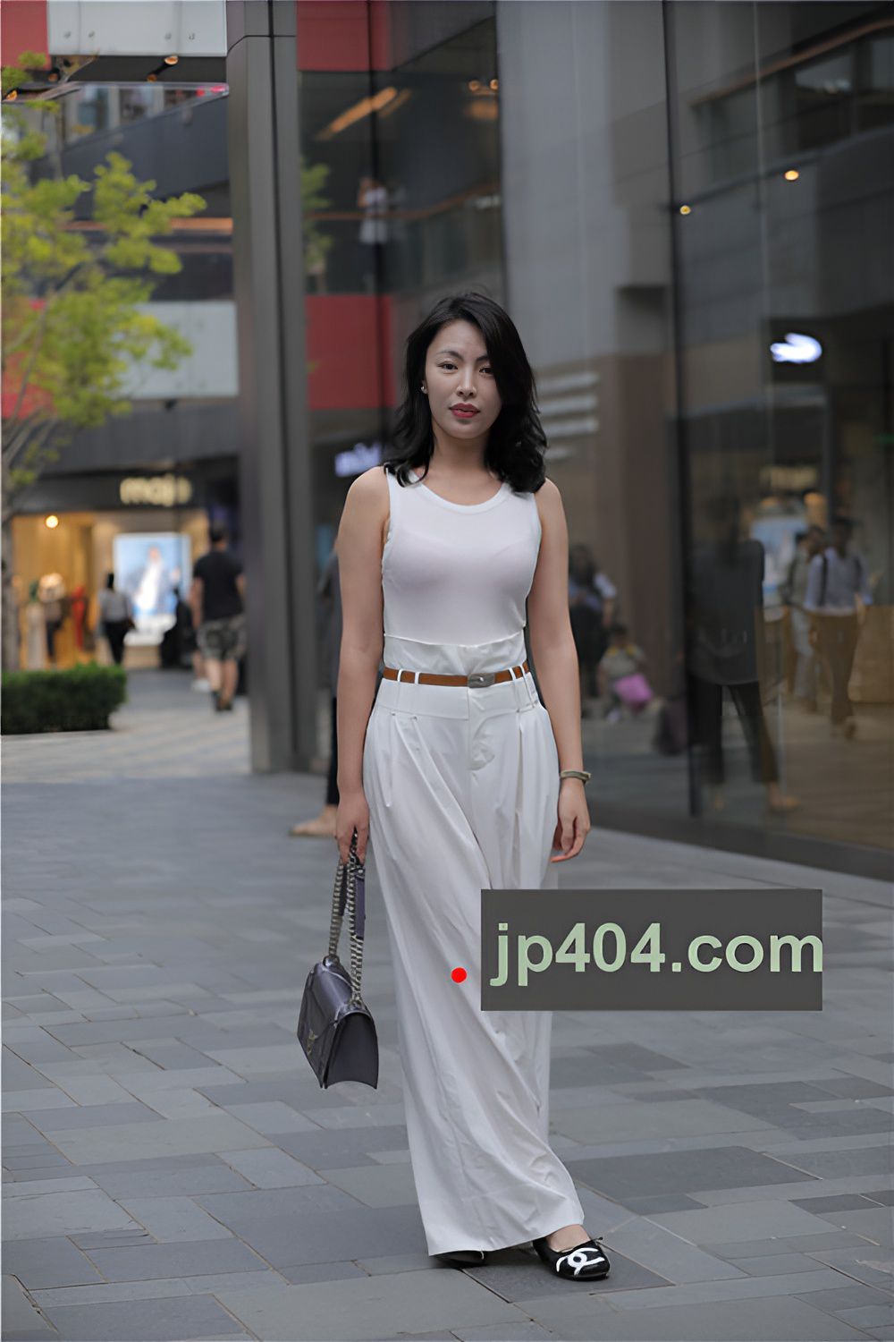 白色休闲装小姐姐(38P)[318M/JPG]