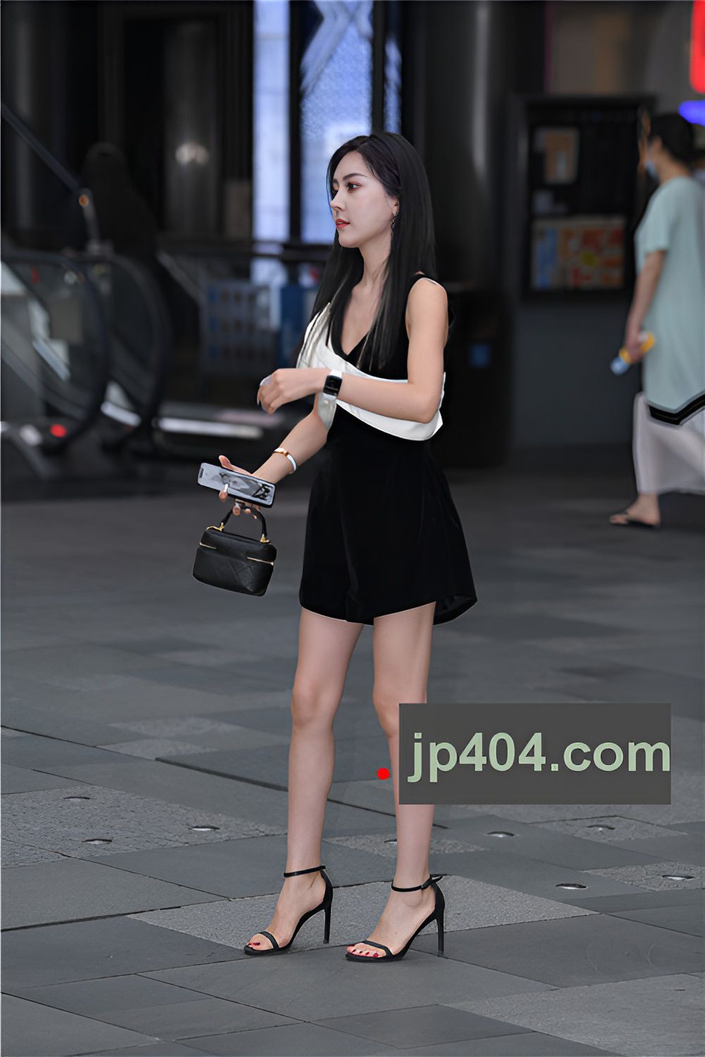 黑裙小姐姐【套图+视频】