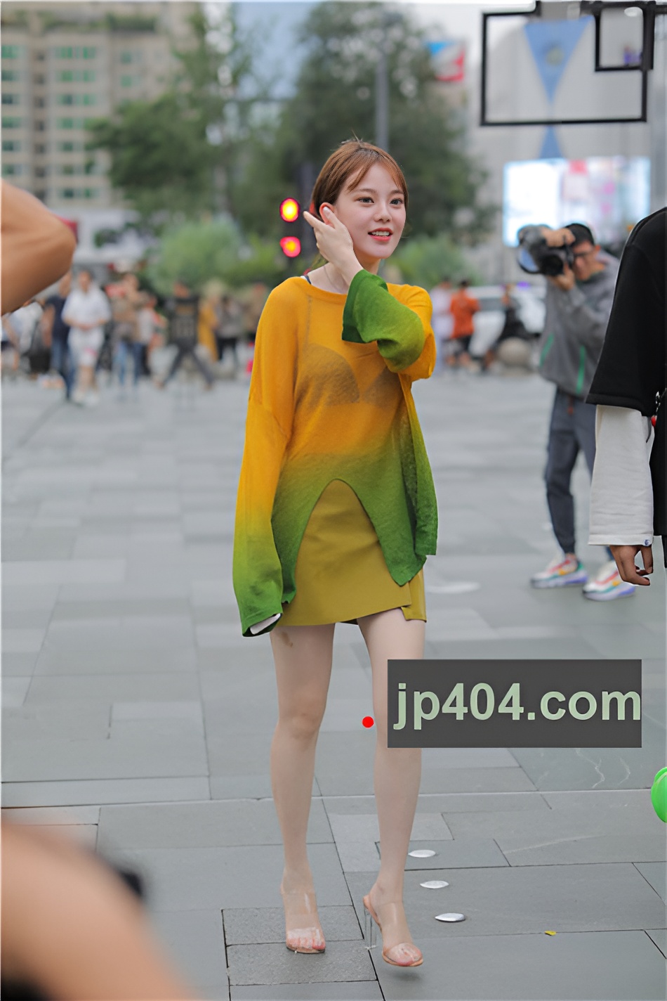 白嫩嫩的黄衣小姐姐【套图+视频】