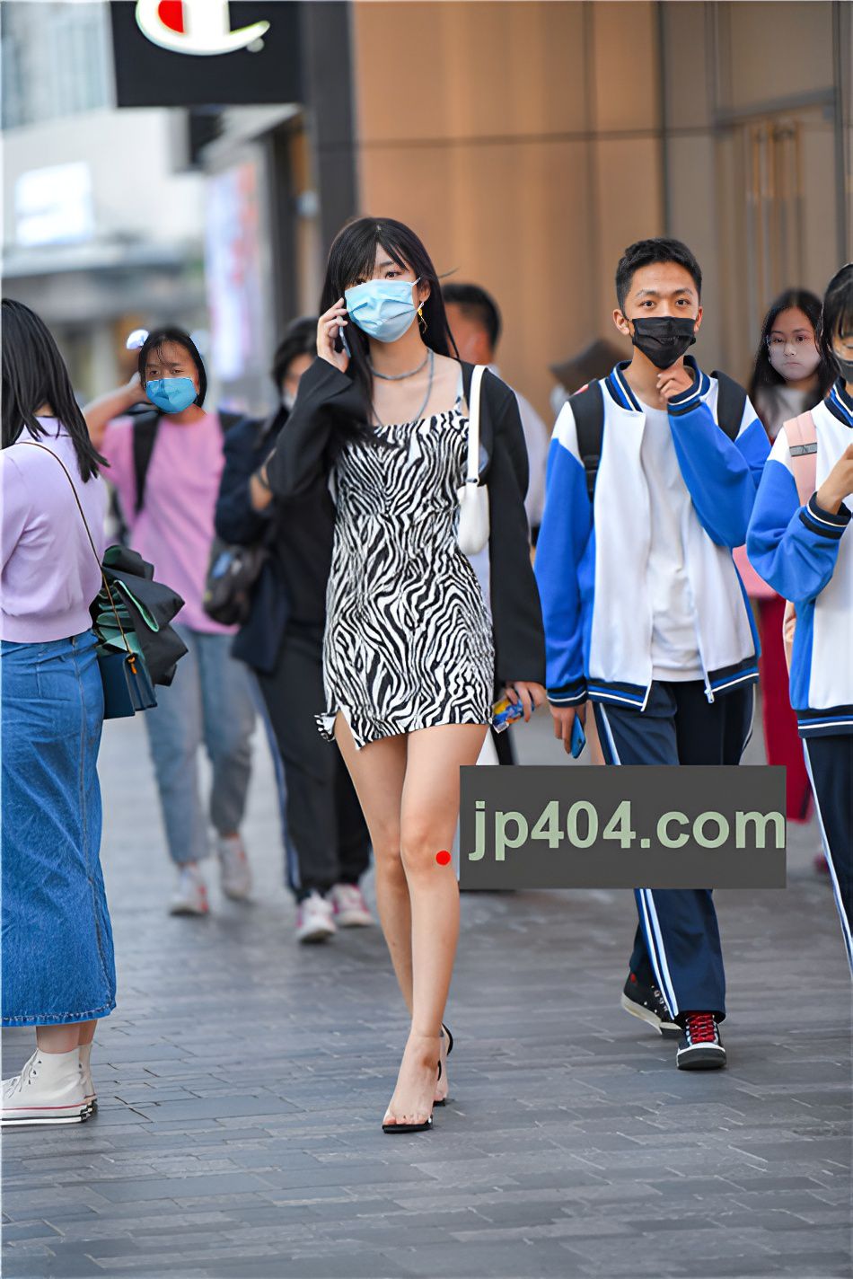 （视频+套图）斑马裙女孩(61P)[612M/MP4]