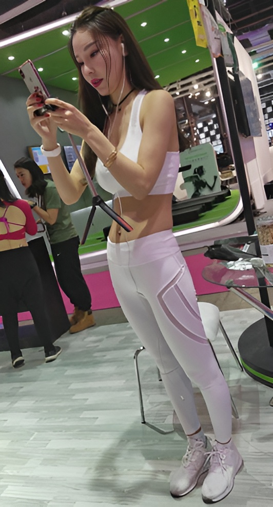 正在直播的白裤紧身美女[591M/MP4]