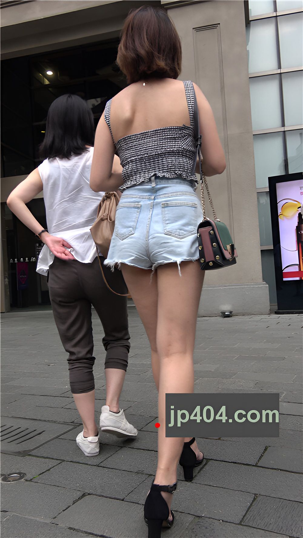 逛街的热裤妹子[1.44G/MP4]