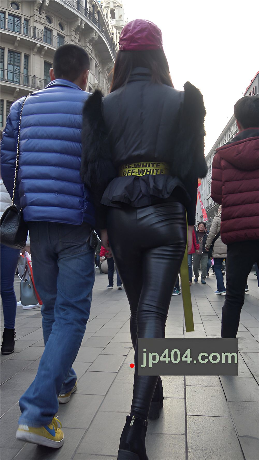 紧身皮裤美眉[2.52G/MP4]