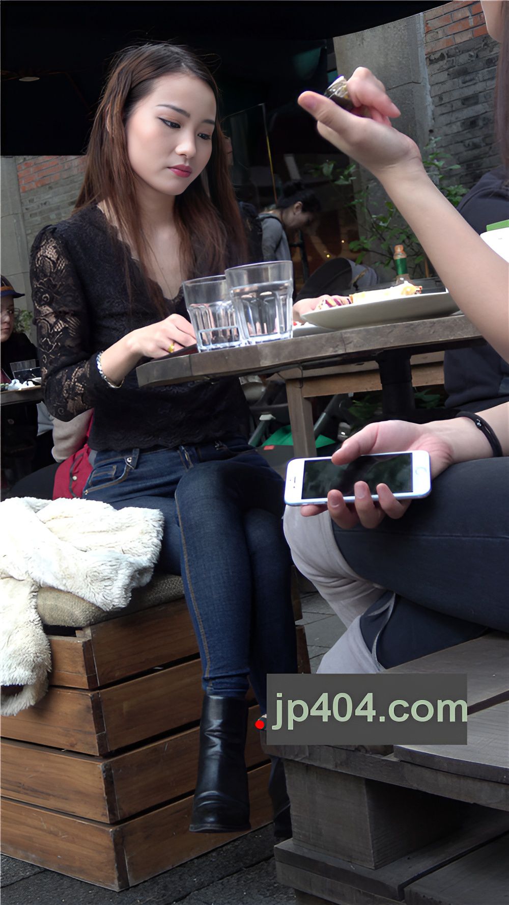 漂亮的牛仔裤小姐姐[2.12G/MP4]