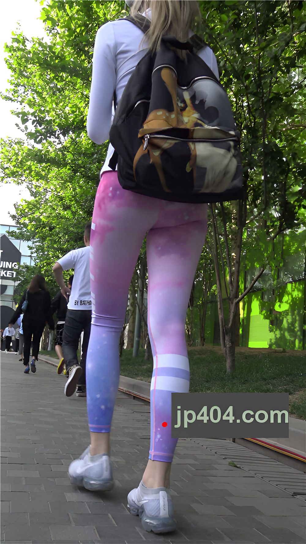 紧身裤美女[543M/MP4]